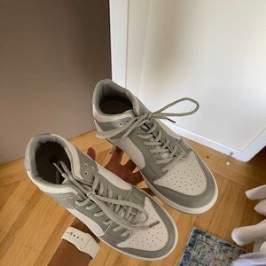 Gray Sneakers like Nike Dunks